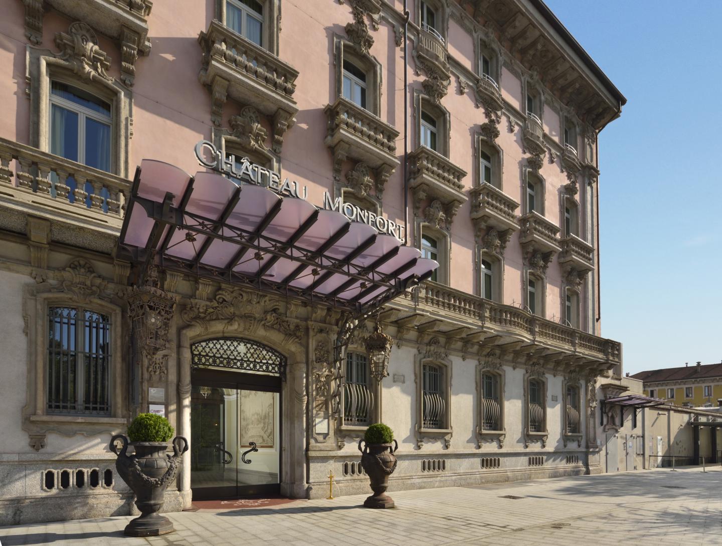 facciata dell'hotel chateau monfort di planetaria hotels