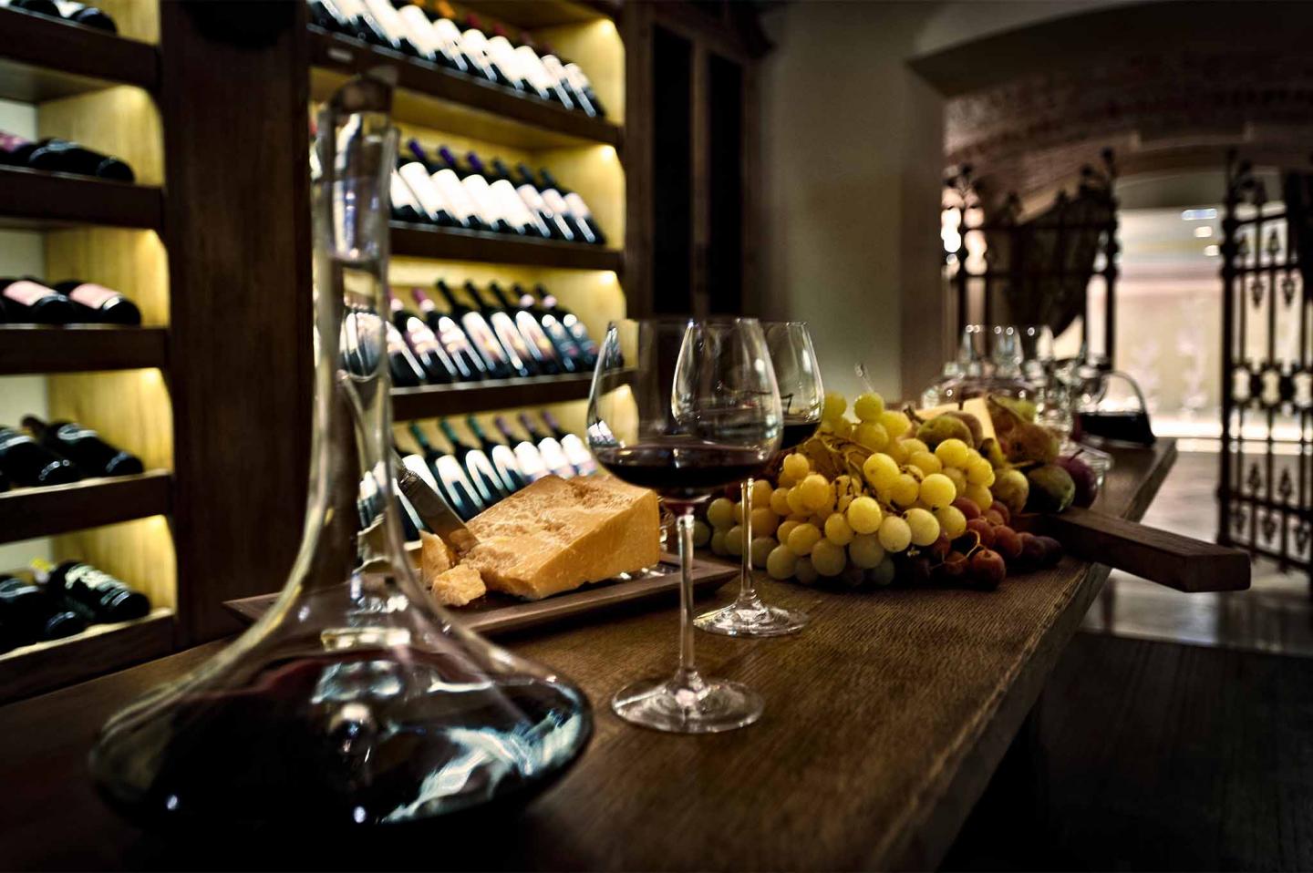 Château Monfort - Cella di Bacco Wine Bar - Candlelight Dinner Mailand - planetaria.photo 2